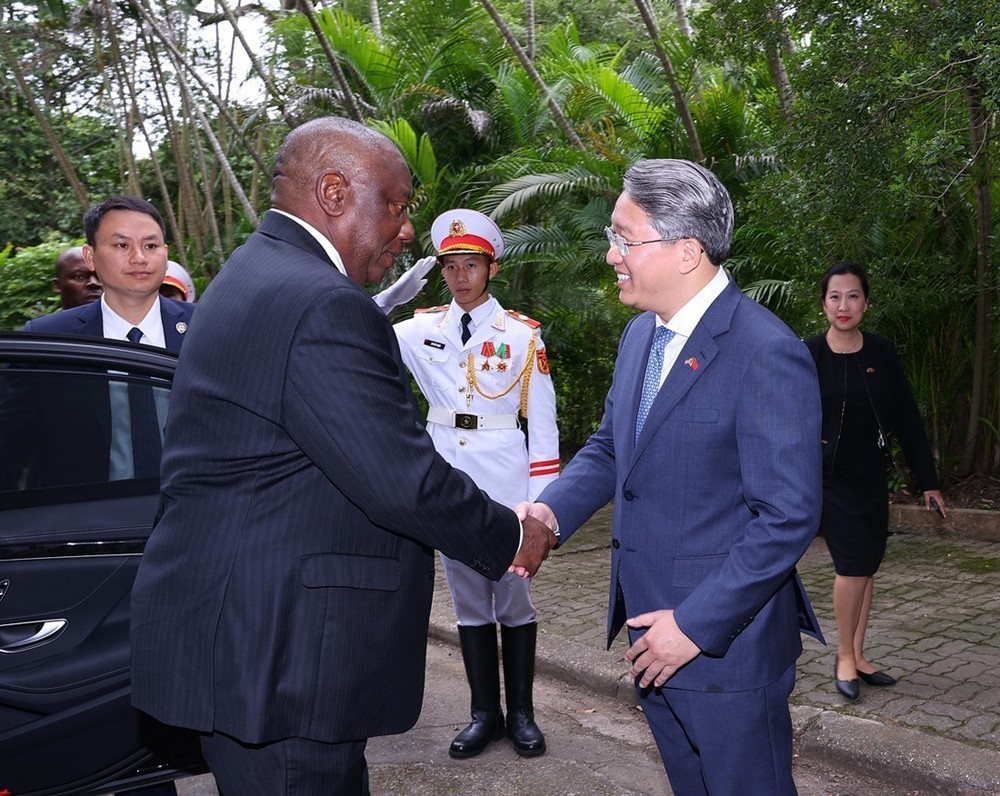 Tổng thống Nam Phi Matamela Cyril Ramaphosa thăm gia đình Đại tướng Võ Nguyên Giáp - Ảnh 1.