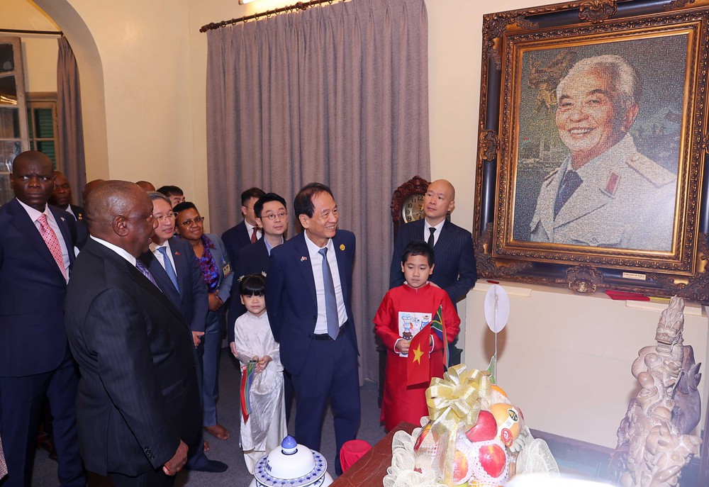 Tổng thống Nam Phi Matamela Cyril Ramaphosa thăm gia đình Đại tướng Võ Nguyên Giáp - Ảnh 6.