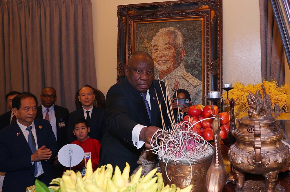 Tổng thống Nam Phi Matamela Cyril Ramaphosa thăm gia đình Đại tướng Võ Nguyên Giáp - Ảnh 3.
