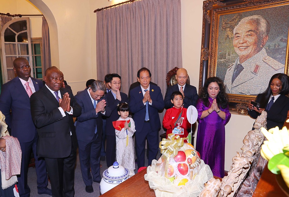 Tổng thống Nam Phi Matamela Cyril Ramaphosa thăm gia đình Đại tướng Võ Nguyên Giáp - Ảnh 4.