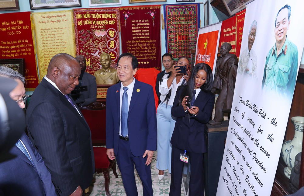 Tổng thống Nam Phi Matamela Cyril Ramaphosa thăm gia đình Đại tướng Võ Nguyên Giáp - Ảnh 7.