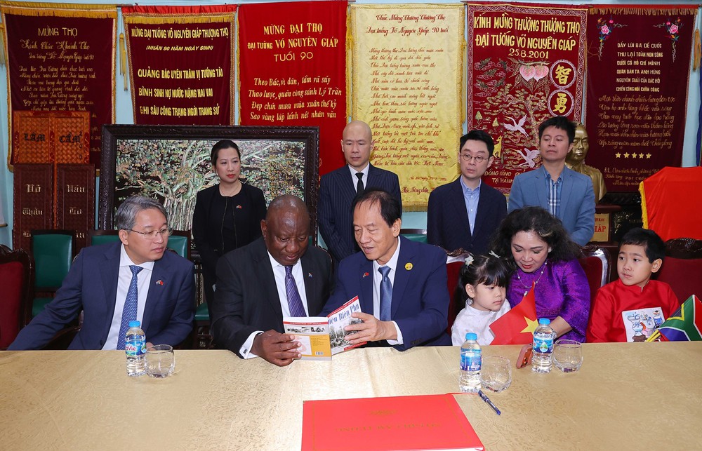 Tổng thống Nam Phi Matamela Cyril Ramaphosa thăm gia đình Đại tướng Võ Nguyên Giáp - Ảnh 10.