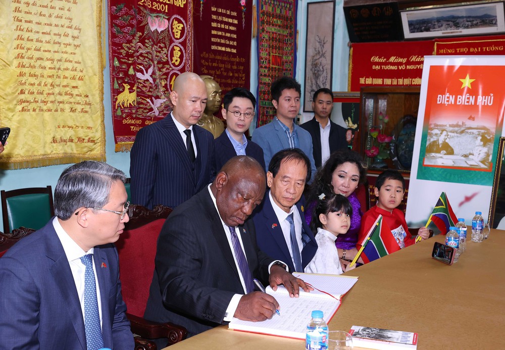 Tổng thống Nam Phi Matamela Cyril Ramaphosa thăm gia đình Đại tướng Võ Nguyên Giáp - Ảnh 5.