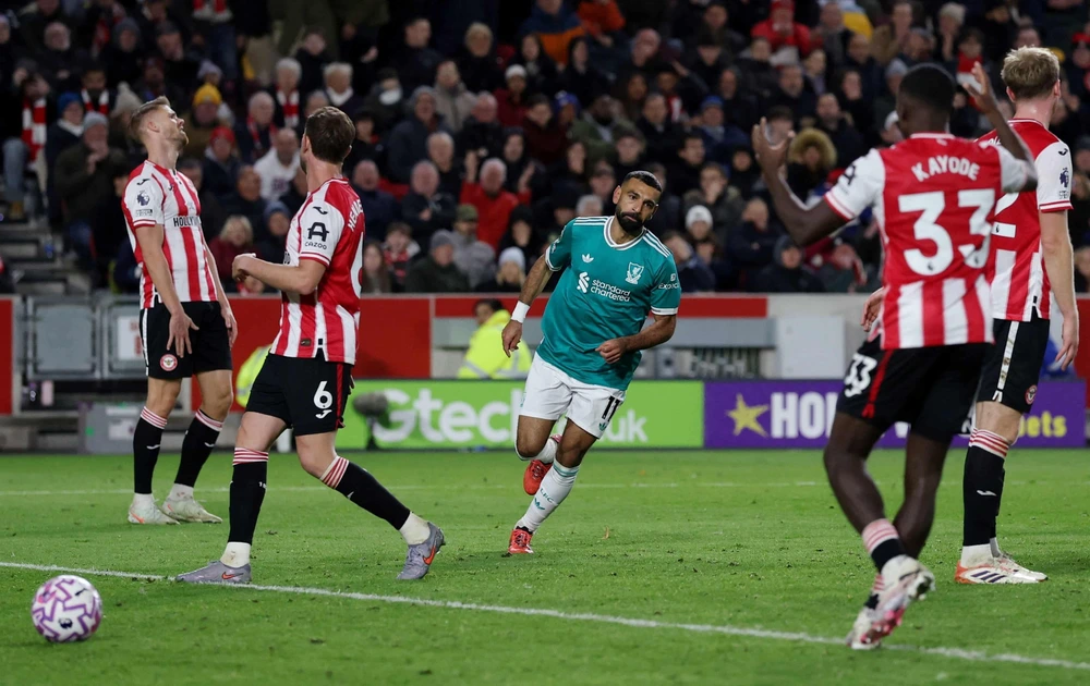 Salah ghi bàn, Liverpool vẫn thua trận thứ 4 liên tiếp ở Ngoại hạng Anh - Ảnh 1. Salah ghi bàn, Liverpool vẫn thua trận thứ 4 liên tiếp ở Ngoại hạng Anh - Ảnh 1.
