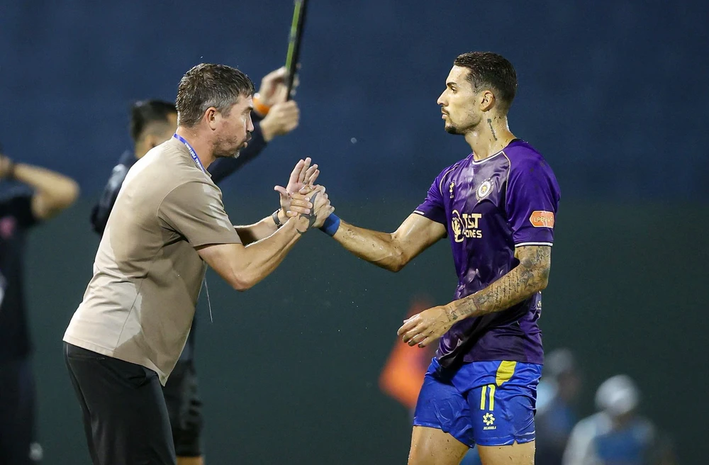 Sao tuyển Việt Nam lại hóa người hùng trên sân Gò Đậu, giúp HLV Harry Kewell thở phào - Ảnh 3.