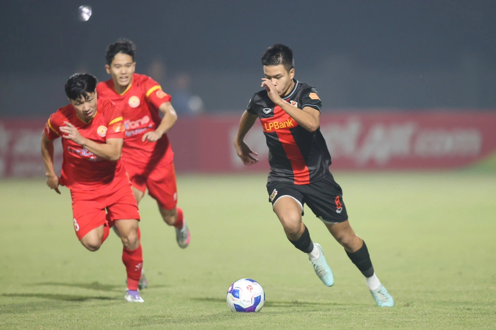 HLV Kim Sang Sik gia cố hàng công U22 Việt Nam do vắng Văn Trường  - Ảnh 3.