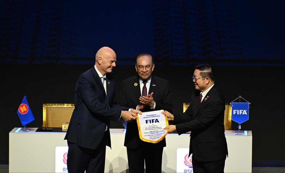 Tin nóng bóng đá Việt Nam hôm nay 27/10: FIFA xây dựng Học viện bóng đá tại Việt Nam; HLV HAGL lo cho tuyển thủ Việt Nam - Ảnh 1. Tin nóng bóng đá Việt Nam hôm nay 27/10: FIFA xây dựng Học viện bóng đá tại Việt Nam; HLV HAGL lo cho tuyển thủ Việt Nam - Ảnh 1.