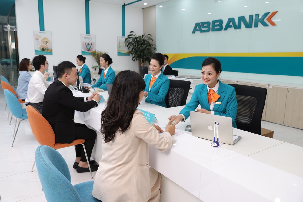 Lợi nhuận tăng vọt, vốn điều lệ tăng mạnh – ABBANK tạo dấu ấn mới trong năm 2025 - Ảnh 1. Lợi nhuận tăng vọt, vốn điều lệ tăng mạnh – ABBANK tạo dấu ấn mới trong năm 2025 - Ảnh 1.