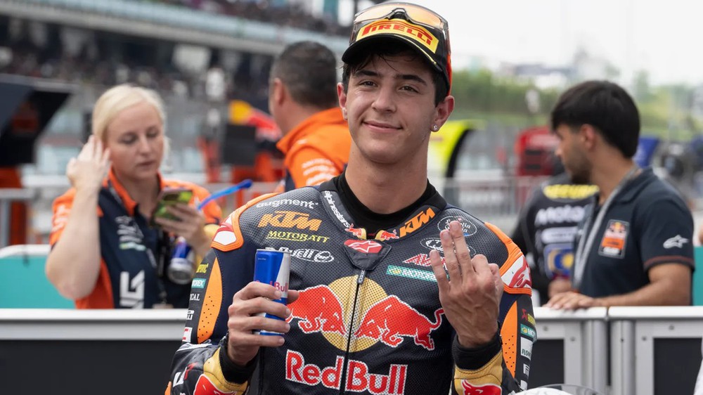 Hai tay đua MotoGP gặp tai nạn kinh hoàng trước giờ bắt đầu - Ảnh 2. Hai tay đua MotoGP gặp tai nạn kinh hoàng trước giờ bắt đầu - Ảnh 2.