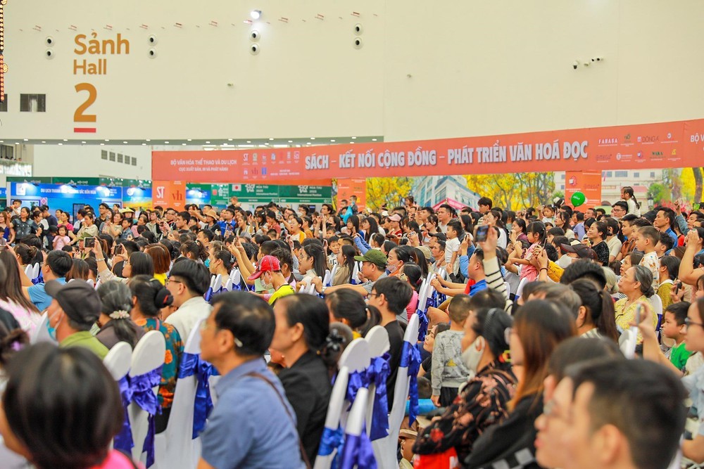 Hội chợ mùa Thu 2025: Chương trình nghệ thuật mang đậm bản sắc văn hoá dân tộc - Ảnh 9. Hội chợ mùa Thu 2025: Chương trình nghệ thuật mang đậm bản sắc văn hoá dân tộc - Ảnh 9.