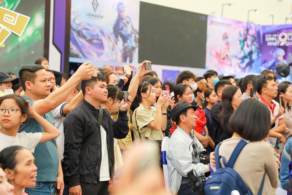 Hội chợ mùa Thu 2025: Chương trình nghệ thuật mang đậm bản sắc văn hoá dân tộc - Ảnh 8. Hội chợ mùa Thu 2025: Chương trình nghệ thuật mang đậm bản sắc văn hoá dân tộc - Ảnh 8.