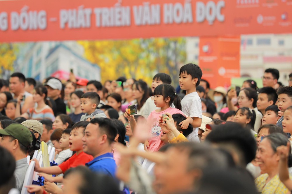 Hội chợ mùa Thu 2025: Chương trình nghệ thuật mang đậm bản sắc văn hoá dân tộc - Ảnh 6. Hội chợ mùa Thu 2025: Chương trình nghệ thuật mang đậm bản sắc văn hoá dân tộc - Ảnh 6.