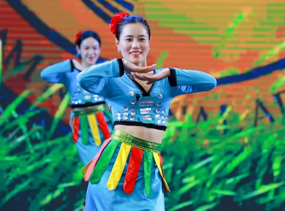 Hội chợ mùa Thu 2025: Chương trình nghệ thuật mang đậm bản sắc văn hoá dân tộc - Ảnh 5. Hội chợ mùa Thu 2025: Chương trình nghệ thuật mang đậm bản sắc văn hoá dân tộc - Ảnh 5.
