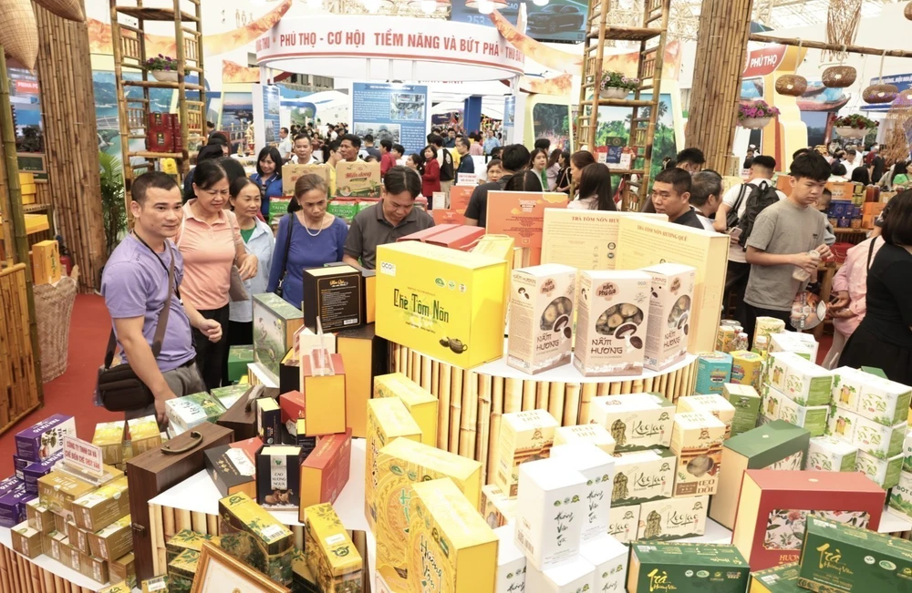 Hội chợ Mùa Thu lần thứ nhất năm 2025: Sôi động ngay ngày đầu mở cửa - Ảnh 1. Hội chợ Mùa Thu lần thứ nhất năm 2025: Sôi động ngay ngày đầu mở cửa - Ảnh 1.