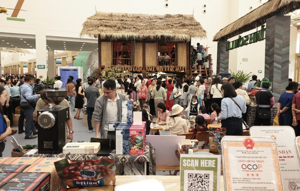 Hội chợ Mùa Thu lần thứ nhất năm 2025: Sôi động ngay ngày đầu mở cửa - Ảnh 3. Hội chợ Mùa Thu lần thứ nhất năm 2025: Sôi động ngay ngày đầu mở cửa - Ảnh 3.