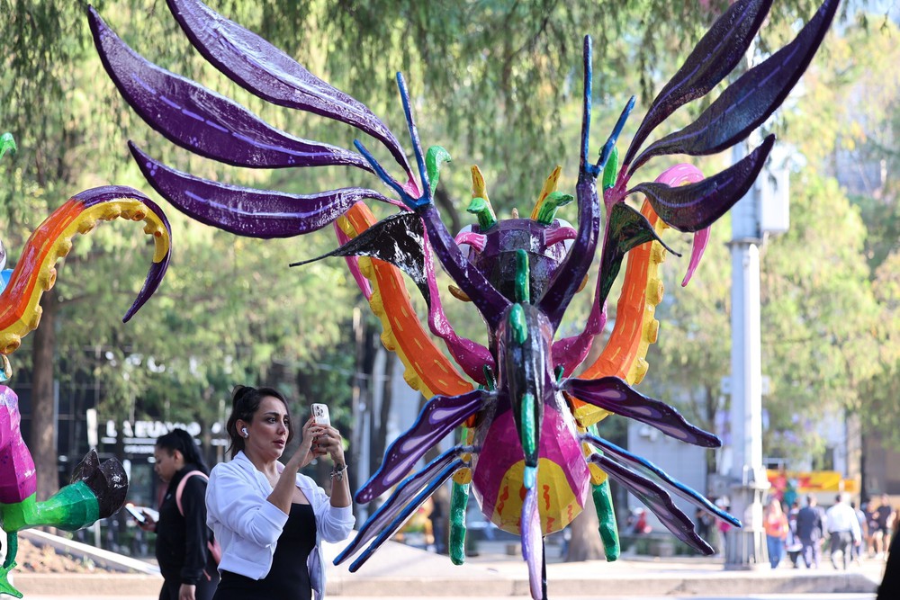 Sắc màu mộng mị của Alebrijes trên đại lộ Paseo de Reforma - Ảnh 2. Sắc màu mộng mị của Alebrijes trên đại lộ Paseo de Reforma - Ảnh 2.
