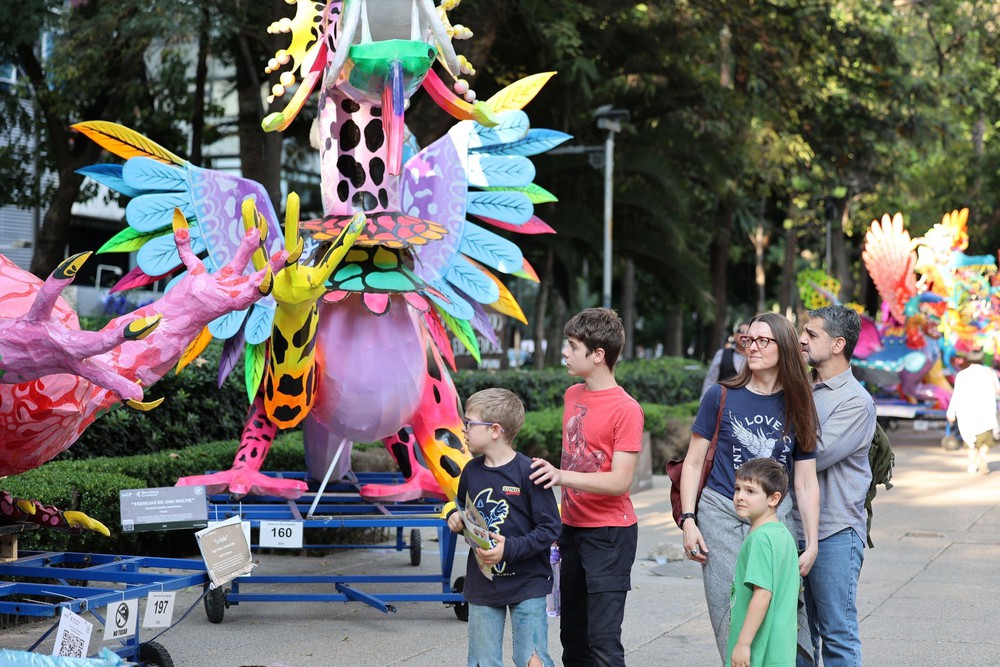 Sắc màu mộng mị của Alebrijes trên đại lộ Paseo de Reforma - Ảnh 3. Sắc màu mộng mị của Alebrijes trên đại lộ Paseo de Reforma - Ảnh 3.