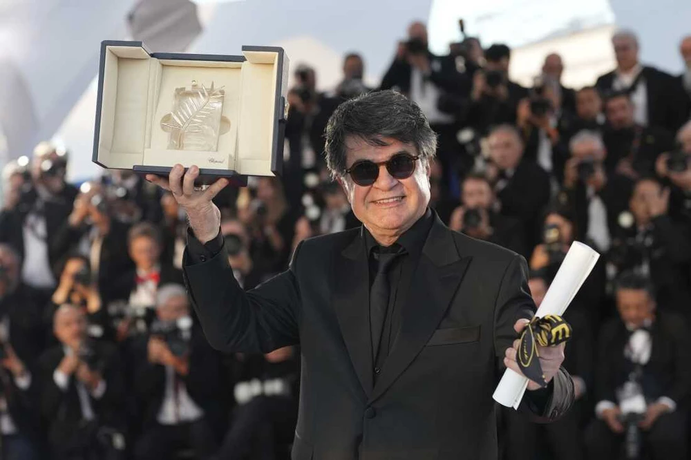 Những bộ phim tranh giải Oscar 2026 với "Mưa đỏ" - Ảnh 2. Những bộ phim tranh giải Oscar 2026 với "Mưa đỏ" - Ảnh 2.
