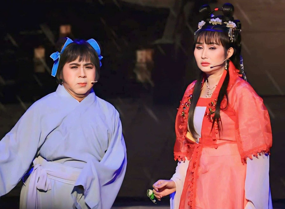 NSƯT Bạch Long: "Có lẽ tôi được Tổ nghề thương" - Ảnh 1. NSƯT Bạch Long: "Có lẽ tôi được Tổ nghề thương" - Ảnh 1.