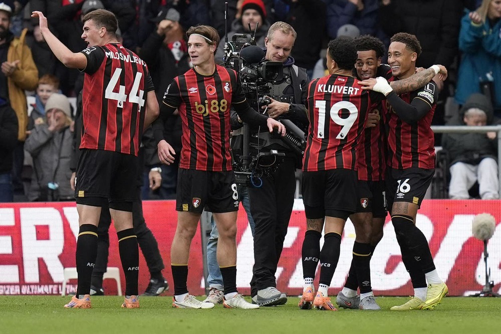 Bournemouth mất nửa đội hình nhưng vẫn thăng hoa: Chiến lược của người chiến thắng  - Ảnh 1. Bournemouth mất nửa đội hình nhưng vẫn thăng hoa: Chiến lược của người chiến thắng  - Ảnh 1.