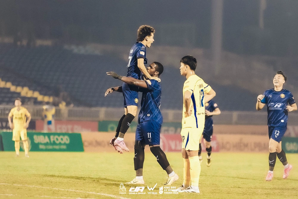 Thanh Hóa thắng trận dù 4 tháng chưa nhận lương, HLV Hàn Quốc tiết lộ điều bất ngờ - Ảnh 1. Thanh Hóa thắng trận dù 4 tháng chưa nhận lương, HLV Hàn Quốc tiết lộ điều bất ngờ - Ảnh 1.