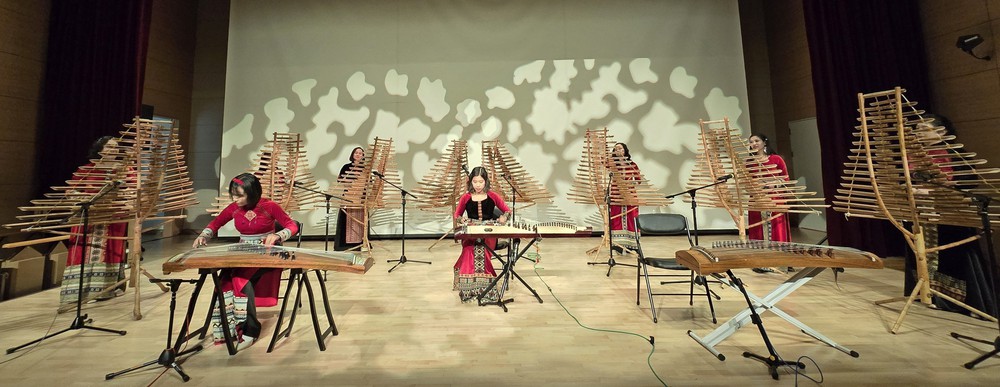 Buổi hòa nhạc "In-Yeon Concert 2025" tại Hàn Quốc - Ảnh 5. Buổi hòa nhạc "In-Yeon Concert 2025" tại Hàn Quốc - Ảnh 5.