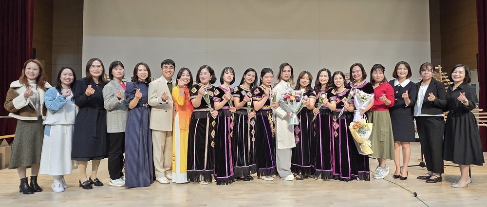 Buổi hòa nhạc "In-Yeon Concert 2025" tại Hàn Quốc - Ảnh 1. Buổi hòa nhạc "In-Yeon Concert 2025" tại Hàn Quốc - Ảnh 1.