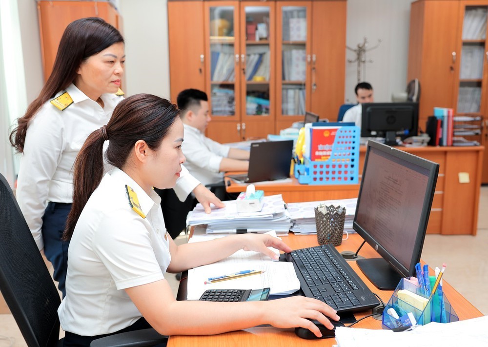 Viên chức “chân trong, chân ngoài”: Phân định rõ lĩnh vực được làm - Ảnh 3. Viên chức “chân trong, chân ngoài”: Phân định rõ lĩnh vực được làm - Ảnh 3.
