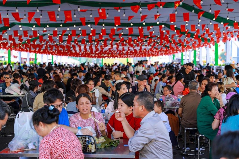 Hội chợ Mùa Thu 2025 dự kiến đón khoảng nửa triệu lượt khách mỗi ngày - Ảnh 4. Hội chợ Mùa Thu 2025 dự kiến đón khoảng nửa triệu lượt khách mỗi ngày - Ảnh 4.