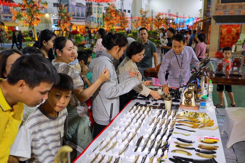 Hội chợ Mùa Thu 2025 dự kiến đón khoảng nửa triệu lượt khách mỗi ngày - Ảnh 1. Hội chợ Mùa Thu 2025 dự kiến đón khoảng nửa triệu lượt khách mỗi ngày - Ảnh 1.