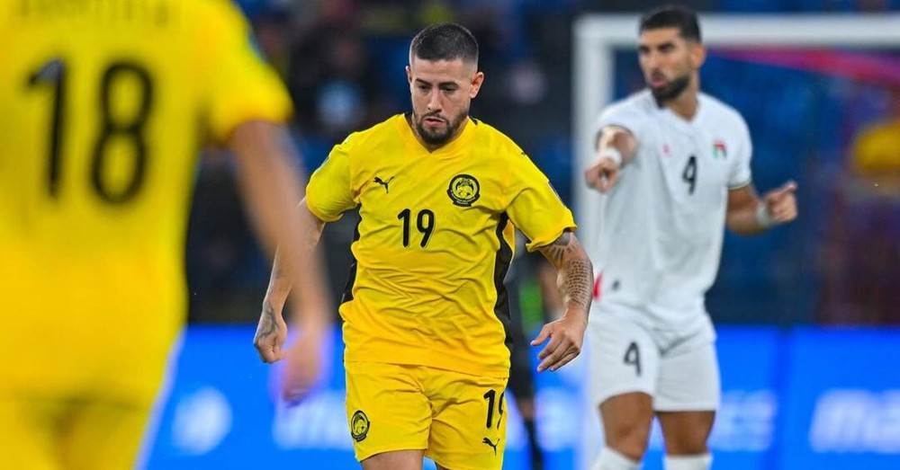 Cầu thủ nhập tịch của ĐT Malaysia bị FIFA phạt, đội bóng Nam Mỹ bất ngờ 'hưởng lợi' - Ảnh 1. Cầu thủ nhập tịch của ĐT Malaysia bị FIFA phạt, đội bóng Nam Mỹ bất ngờ 'hưởng lợi' - Ảnh 1.