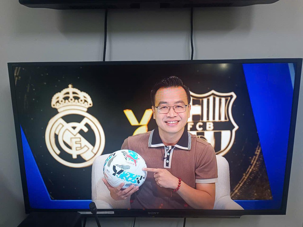 Những câu bình luận 'cháy mic' của Tạ Biên Cương trong trận kinh điển Real- Barca - Ảnh 1. Những câu bình luận 'cháy mic' của Tạ Biên Cương trong trận kinh điển Real- Barca - Ảnh 1.