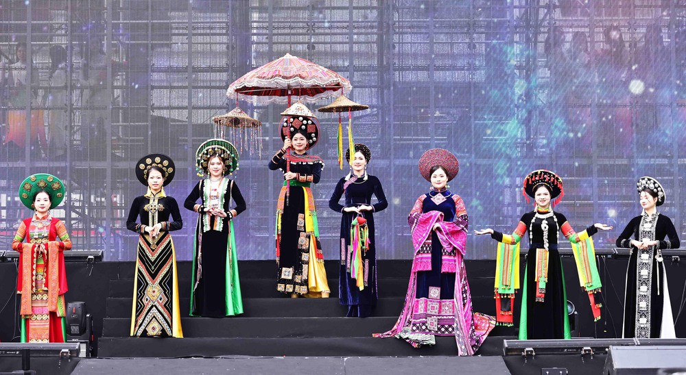 Nhận thức mới, động lực mới từ dự thảo các văn kiện trình Đại hội XIV của Đảng (kỳ 2): Biến giá trị văn hóa thành lợi thế cạnh tranh quốc gia - Ảnh 4. Nhận thức mới, động lực mới từ dự thảo các văn kiện trình Đại hội XIV của Đảng (kỳ 2): Biến giá trị văn hóa thành lợi thế cạnh tranh quốc gia - Ảnh 4.