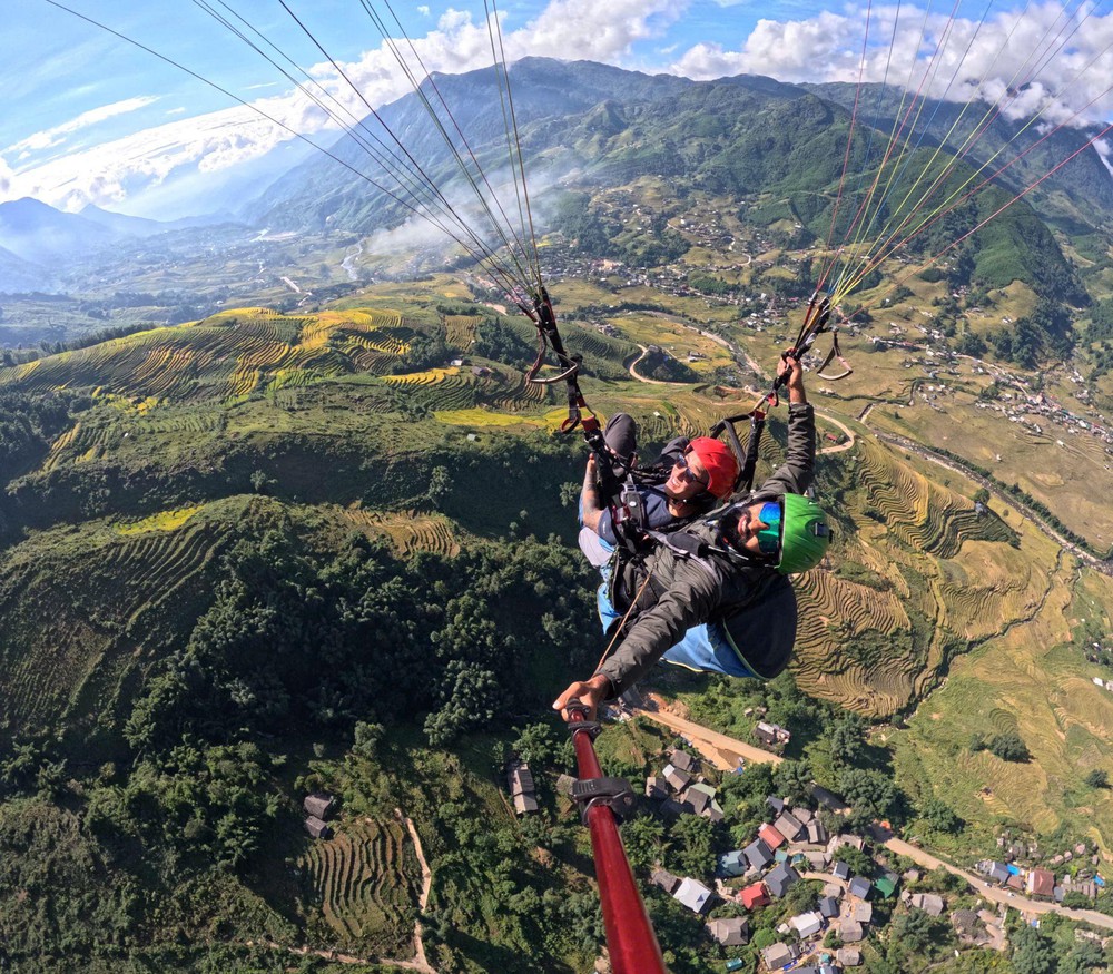 Dù lượn Sa Pa – hoạt động du lịch "bầu trời Tây Bắc" mới thu hút du khách - Ảnh 1. Dù lượn Sa Pa – hoạt động du lịch "bầu trời Tây Bắc" mới thu hút du khách - Ảnh 1.