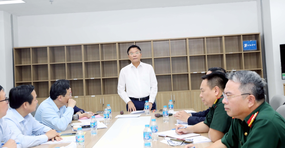 Phó Thủ tướng Lê Thành Long kiểm tra Dự án Cơ sở 2 Bệnh viện Bạch Mai và Bệnh viện Việt Đức tại Ninh Bình - Ảnh 1. Phó Thủ tướng Lê Thành Long kiểm tra Dự án Cơ sở 2 Bệnh viện Bạch Mai và Bệnh viện Việt Đức tại Ninh Bình - Ảnh 1.