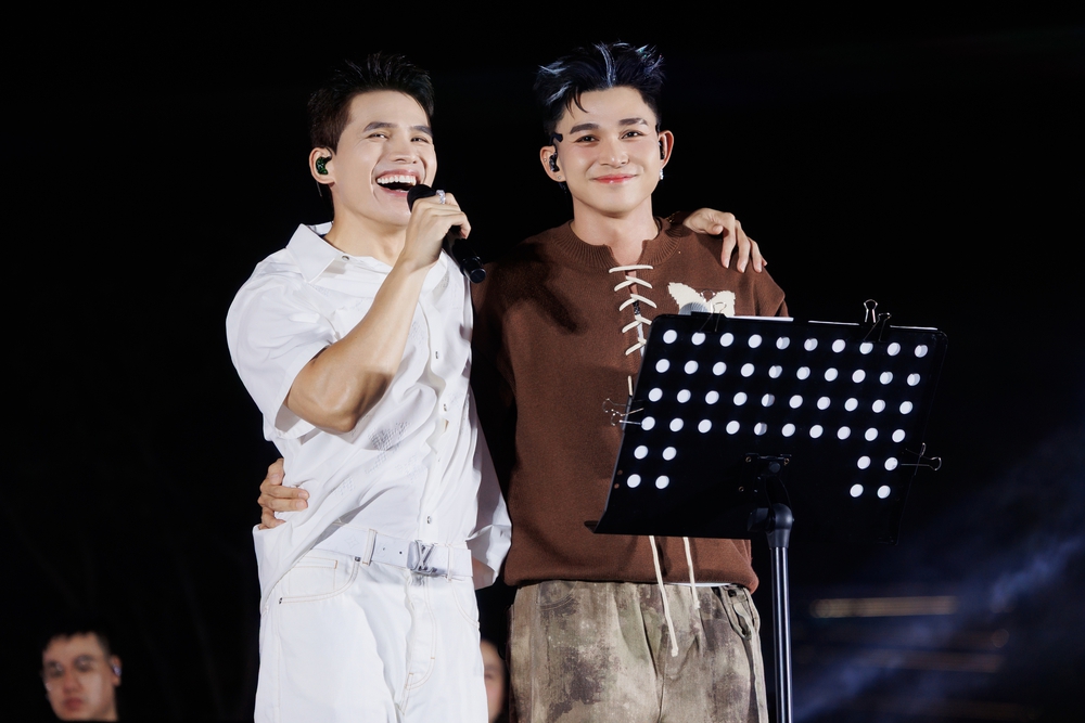 Quốc Thiên tổ chức mini livestage "Road to SKYNote 2025" - Ảnh 3. Quốc Thiên tổ chức mini livestage "Road to SKYNote 2025" - Ảnh 3.