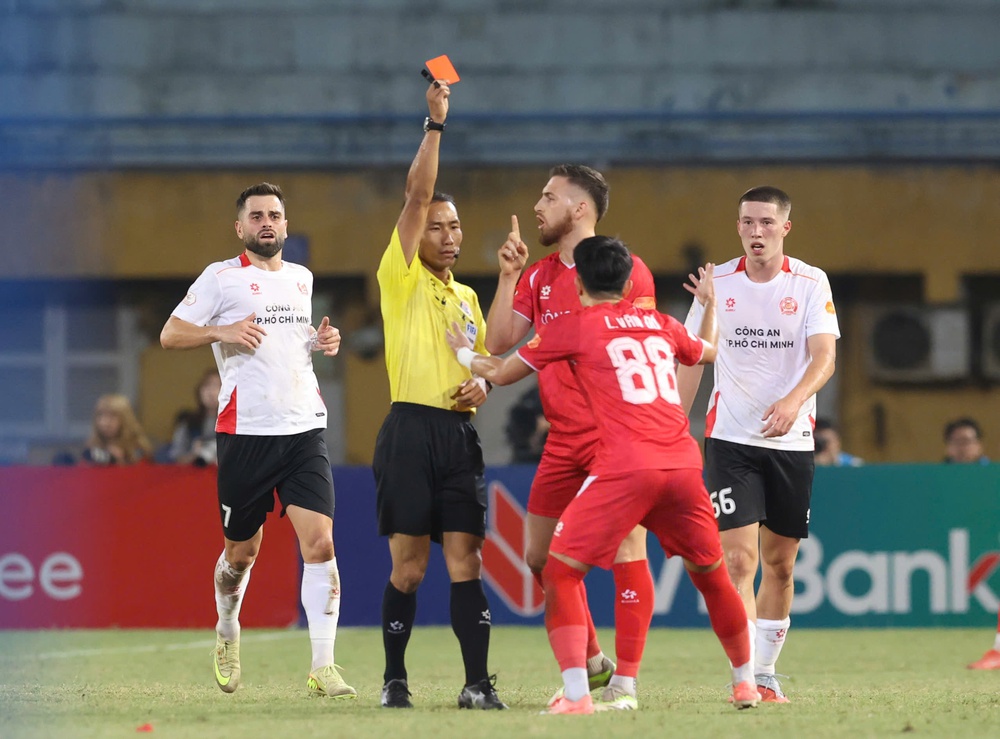 HLV Lê Huỳnh Đức lo Tiến Linh và học trò hụt hơi đua huy chương - Ảnh 2. HLV Lê Huỳnh Đức lo Tiến Linh và học trò hụt hơi đua huy chương - Ảnh 2.