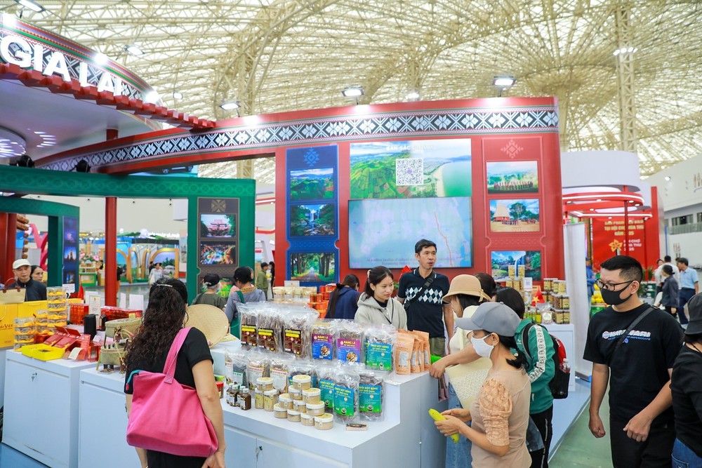 Hội chợ Mùa Thu lần thứ nhất 2025: Đặc sắc ẩm thực Việt - Ảnh 5. Hội chợ Mùa Thu lần thứ nhất 2025: Đặc sắc ẩm thực Việt - Ảnh 5.