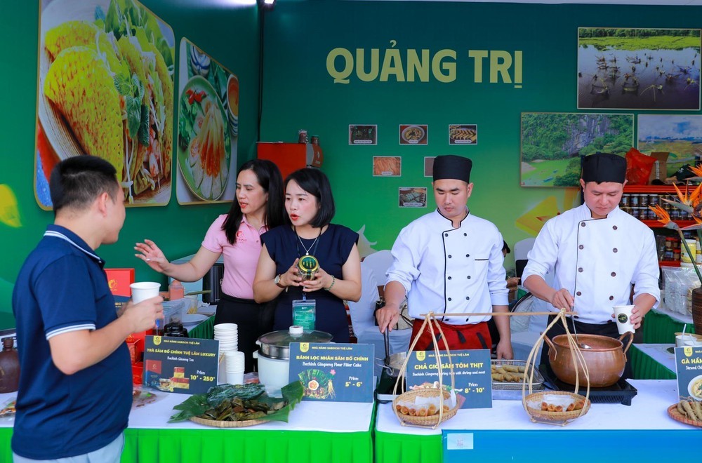 Hội chợ Mùa Thu lần thứ nhất 2025: Đặc sắc ẩm thực Việt - Ảnh 4. Hội chợ Mùa Thu lần thứ nhất 2025: Đặc sắc ẩm thực Việt - Ảnh 4.