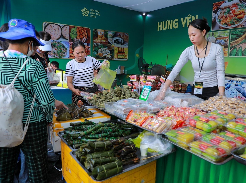 Hội chợ Mùa Thu lần thứ nhất 2025: Đặc sắc ẩm thực Việt - Ảnh 3. Hội chợ Mùa Thu lần thứ nhất 2025: Đặc sắc ẩm thực Việt - Ảnh 3.