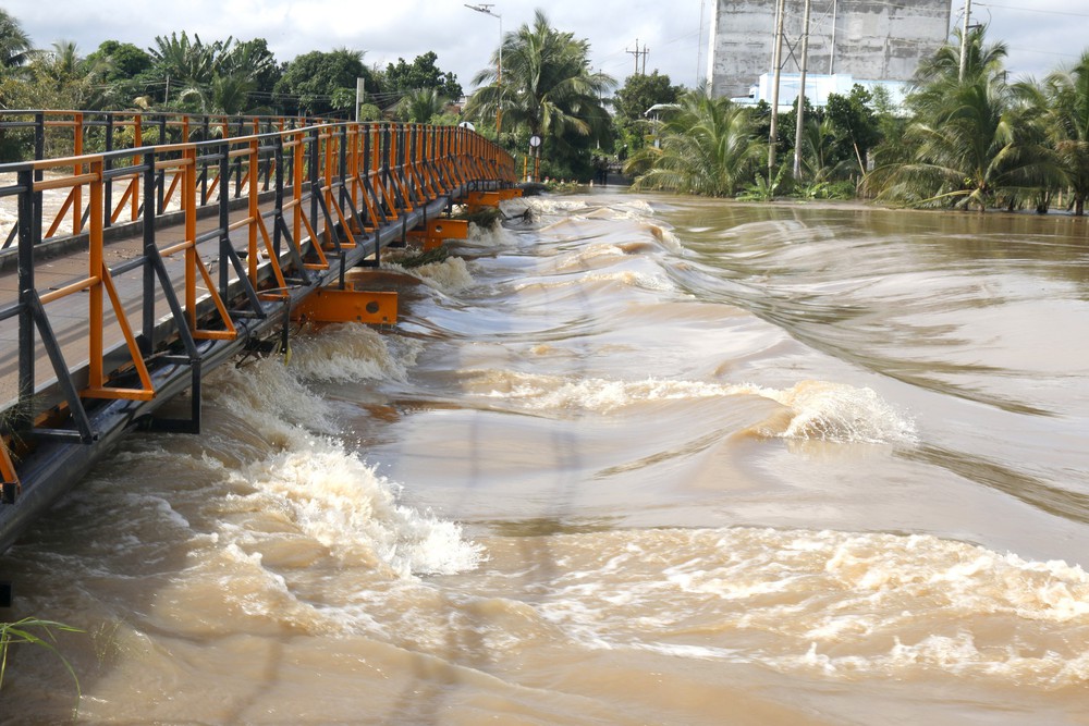 Nhiều khu vực trung tâm ven biển Lâm Đồng vẫn còn ngập sâu - Ảnh 1. Nhiều khu vực trung tâm ven biển Lâm Đồng vẫn còn ngập sâu - Ảnh 1.