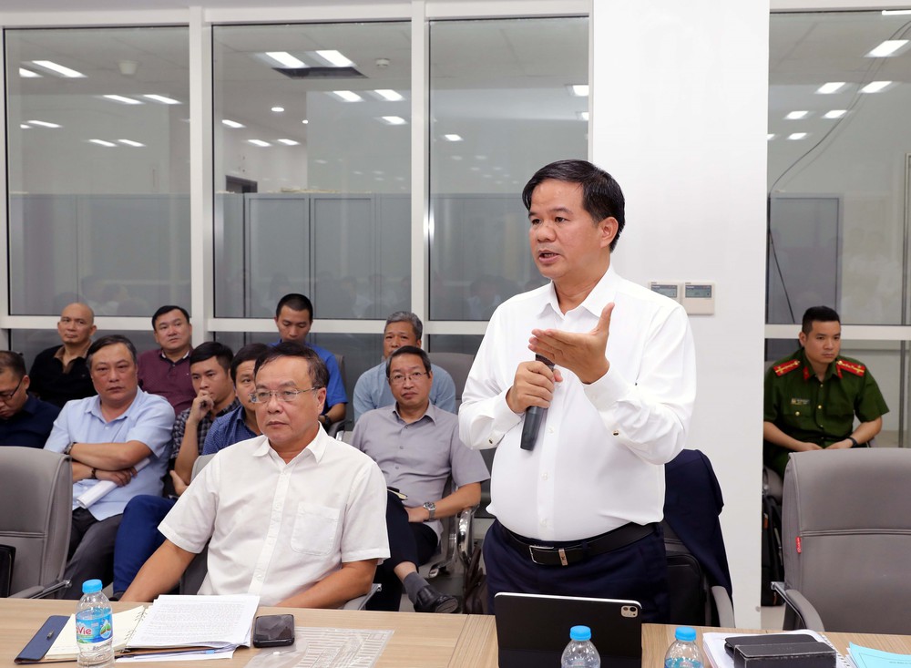 Phó Thủ tướng Lê Thành Long kiểm tra Dự án Cơ sở 2 Bệnh viện Bạch Mai và Bệnh viện Việt Đức tại Ninh Bình - Ảnh 3. Phó Thủ tướng Lê Thành Long kiểm tra Dự án Cơ sở 2 Bệnh viện Bạch Mai và Bệnh viện Việt Đức tại Ninh Bình - Ảnh 3.