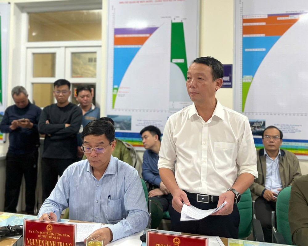 Phó Thủ tướng Trần Hồng Hà kiểm tra và làm việc tại Huế về ứng phó với mưa lũ - Ảnh 3. Phó Thủ tướng Trần Hồng Hà kiểm tra và làm việc tại Huế về ứng phó với mưa lũ - Ảnh 3.