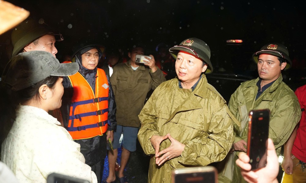 Phó Thủ tướng Trần Hồng Hà kiểm tra và làm việc tại Huế về ứng phó với mưa lũ - Ảnh 5. Phó Thủ tướng Trần Hồng Hà kiểm tra và làm việc tại Huế về ứng phó với mưa lũ - Ảnh 5.