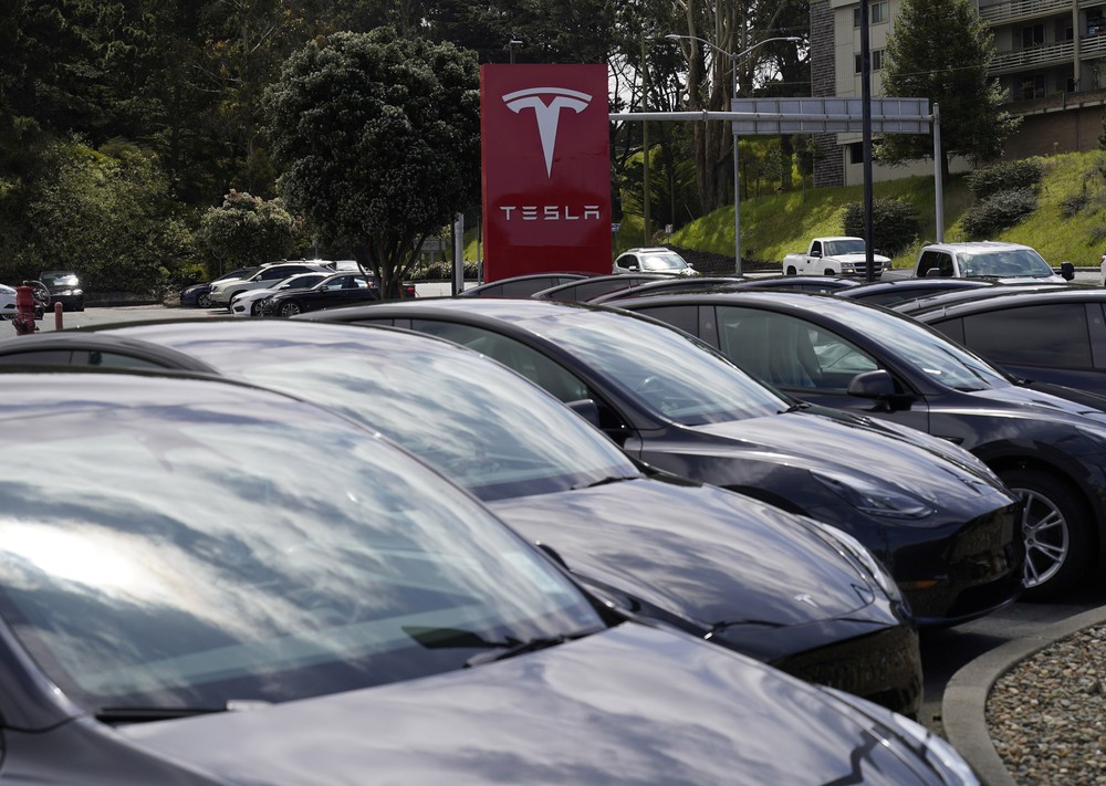 CEO Elon Musk có thể rời Tesla giữa những tranh cãi về gói lương kỷ lục - Ảnh 2.