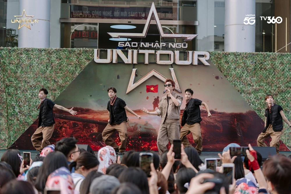 Tăng Phúc, Trang Pháp hòa nhịp cùng hàng nghìn sinh viên trong chuỗi “Sao nhập ngũ Unitour” - Ảnh 3. Tăng Phúc, Trang Pháp hòa nhịp cùng hàng nghìn sinh viên trong chuỗi “Sao nhập ngũ Unitour” - Ảnh 3.