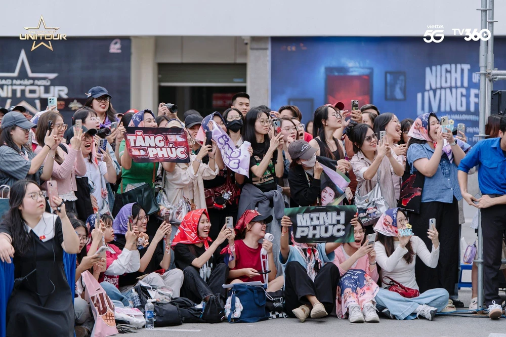 Tăng Phúc, Trang Pháp hòa nhịp cùng hàng nghìn sinh viên trong chuỗi “Sao nhập ngũ Unitour” - Ảnh 4. Tăng Phúc, Trang Pháp hòa nhịp cùng hàng nghìn sinh viên trong chuỗi “Sao nhập ngũ Unitour” - Ảnh 4.