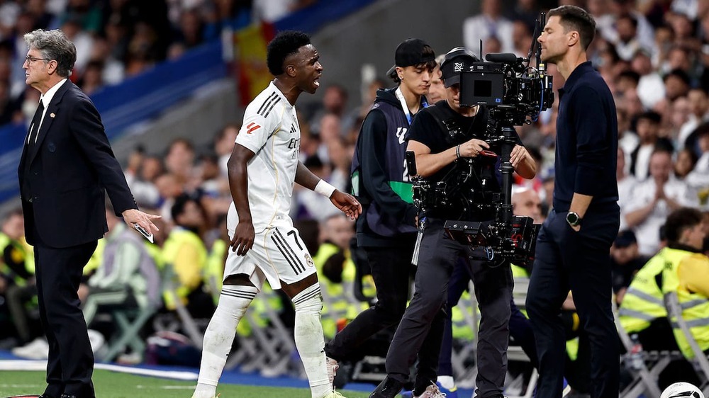 Cầu thủ Real bất mãn với Alonso: 'Ông ta nghĩ mình là Pep Guardiola chắc' - Ảnh 1. Cầu thủ Real bất mãn với Alonso: 'Ông ta nghĩ mình là Pep Guardiola chắc' - Ảnh 1.