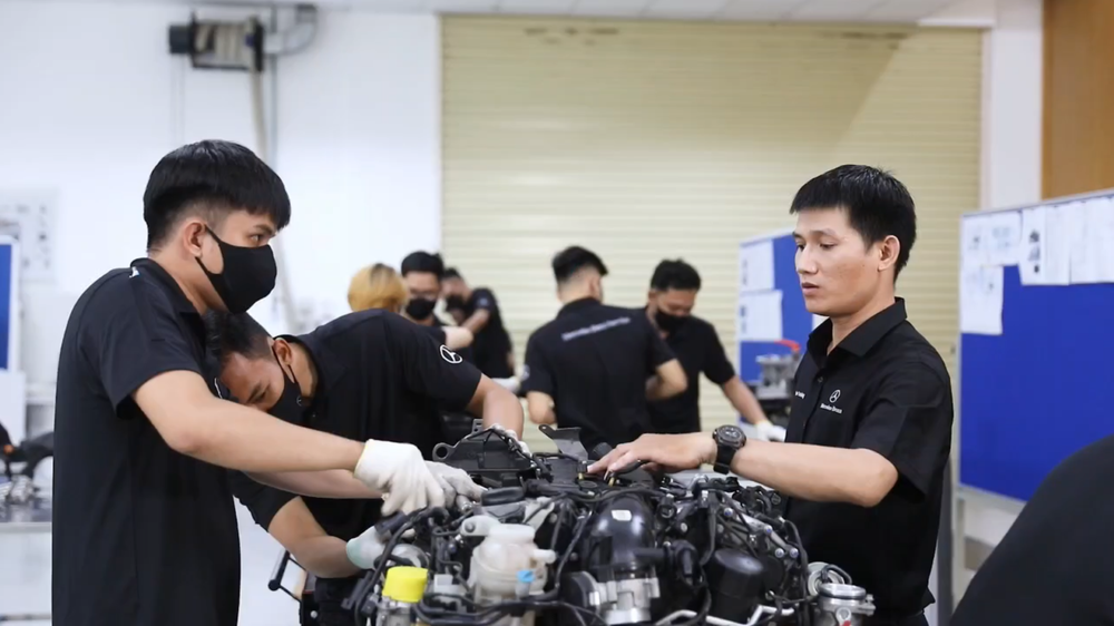 Mercedes-Benz bổ sung thêm lực lượng kỹ thuật viên ô tô xuất sắc ở Việt Nam - Ảnh 1. Mercedes-Benz bổ sung thêm lực lượng kỹ thuật viên ô tô xuất sắc ở Việt Nam - Ảnh 1.