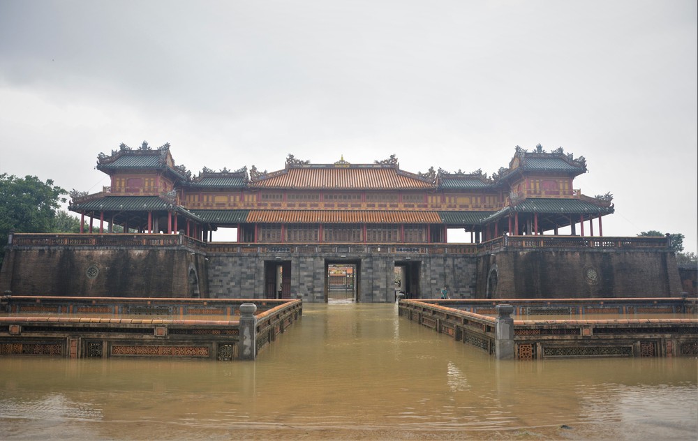 Huế ban hành điện hỏa tốc khắc phục hậu quả mưa lũ đặc biệt lớn - Ảnh 1. Huế ban hành điện hỏa tốc khắc phục hậu quả mưa lũ đặc biệt lớn - Ảnh 1.